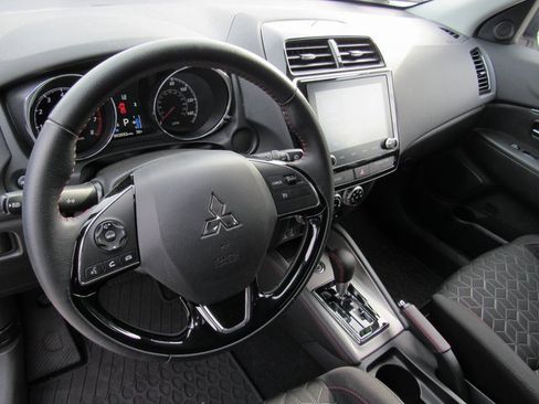 Used 2024 Mitsubishi Outlander Sport LE image 11