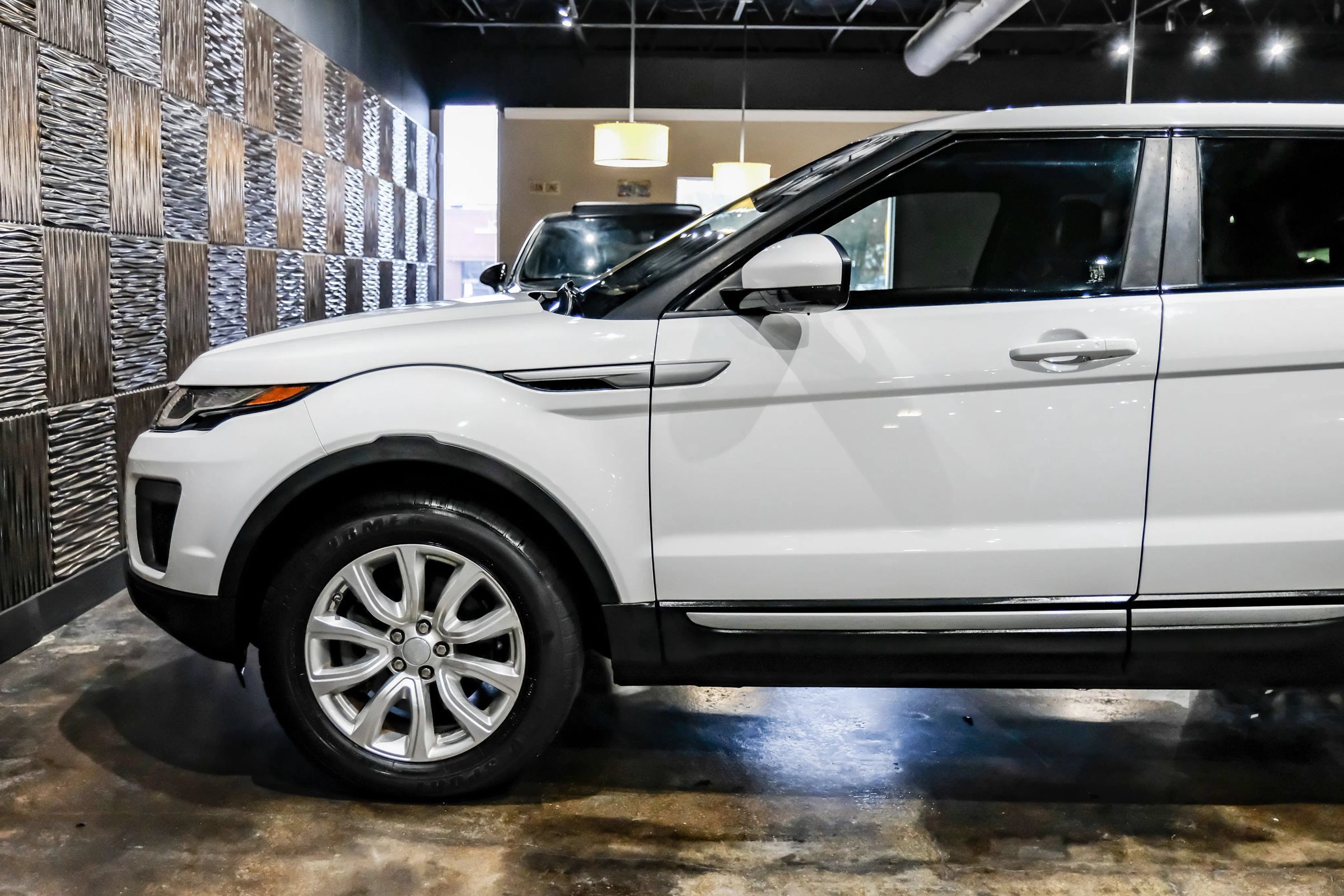 Used 2017 Land Rover Range Rover Evoque SE AWD/4WD image 12