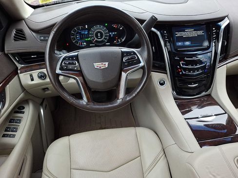 Used 2016 Cadillac Escalade Premium AWD/4WD image 12