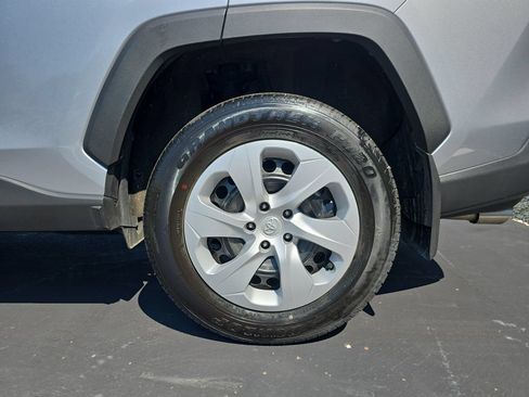 Used 2025 Toyota RAV4 LE AWD/4WD image 34
