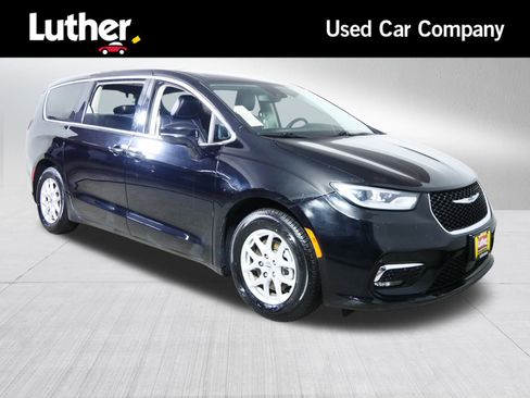 Used 2024 Chrysler Pacifica Touring-L image 1