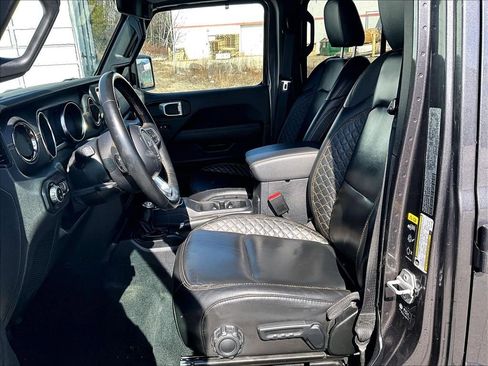 Used 2021 Jeep Gladiator Overland image 10