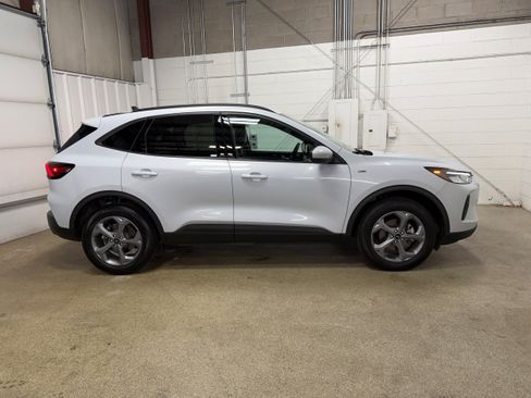 Certified 2025 Ford Escape ST-Line Select AWD/4WD image 7