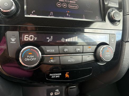 Used 2020 Nissan Rogue SV FWD image 17