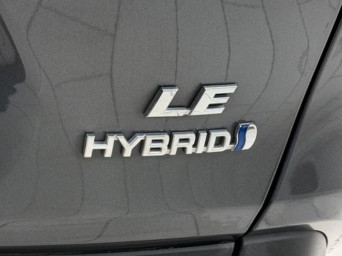 Used 2021 Toyota RAV4 LE AWD/4WD image 30