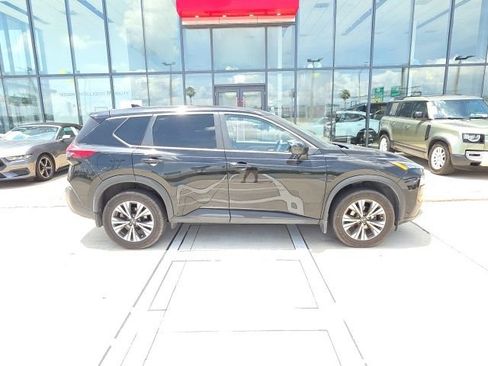 Used 2023 Nissan Rogue SV FWD image 3