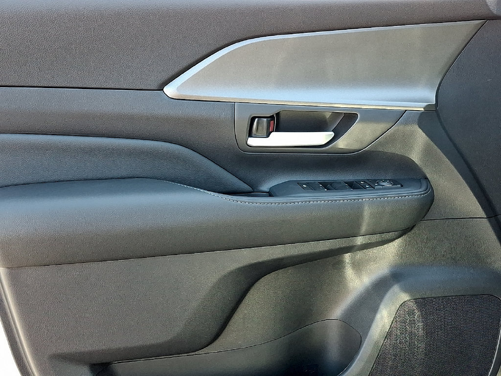 New 2026 Toyota Grand Highlander XLE FWD image 10