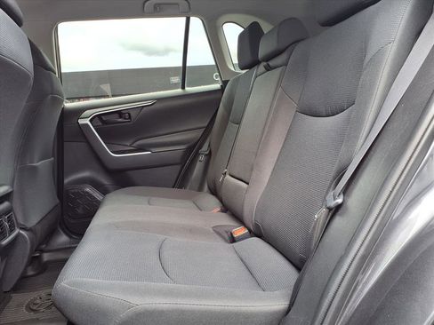 Used 2021 Toyota RAV4 LE image 7
