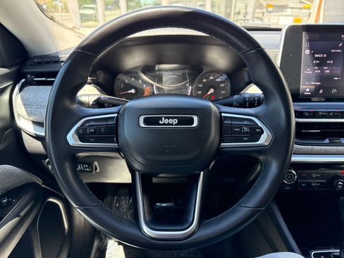 Used 2022 Jeep Compass Latitude FWD image 14