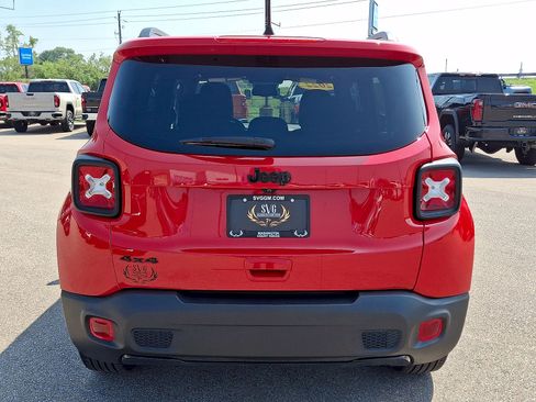Used 2022 Jeep Renegade Altitude w/ Convenience Group AWD/4WD image 23