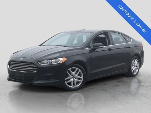 Used 2015 Ford Fusion SE image 1