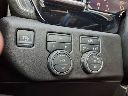Used 2025 Chevrolet Silverado 2500 LT w/ Convenience Package AWD/4WD image 13