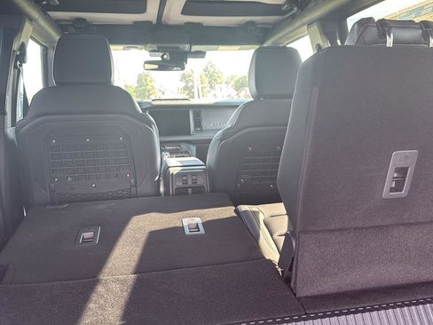 New 2025 Ford Bronco Badlands image 11