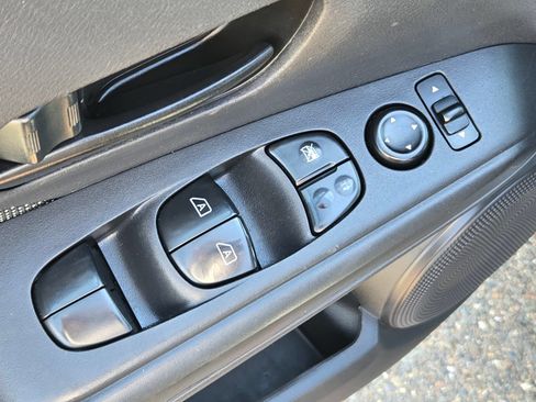 Used 2020 Nissan Kicks S FWD image 23