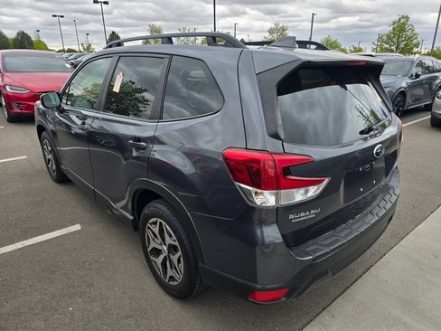 Used 2022 Subaru Forester Premium AWD/4WD image 3