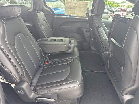 New 2025 Chrysler Pacifica Select w/ Uconnect Theater Family Group image 49
