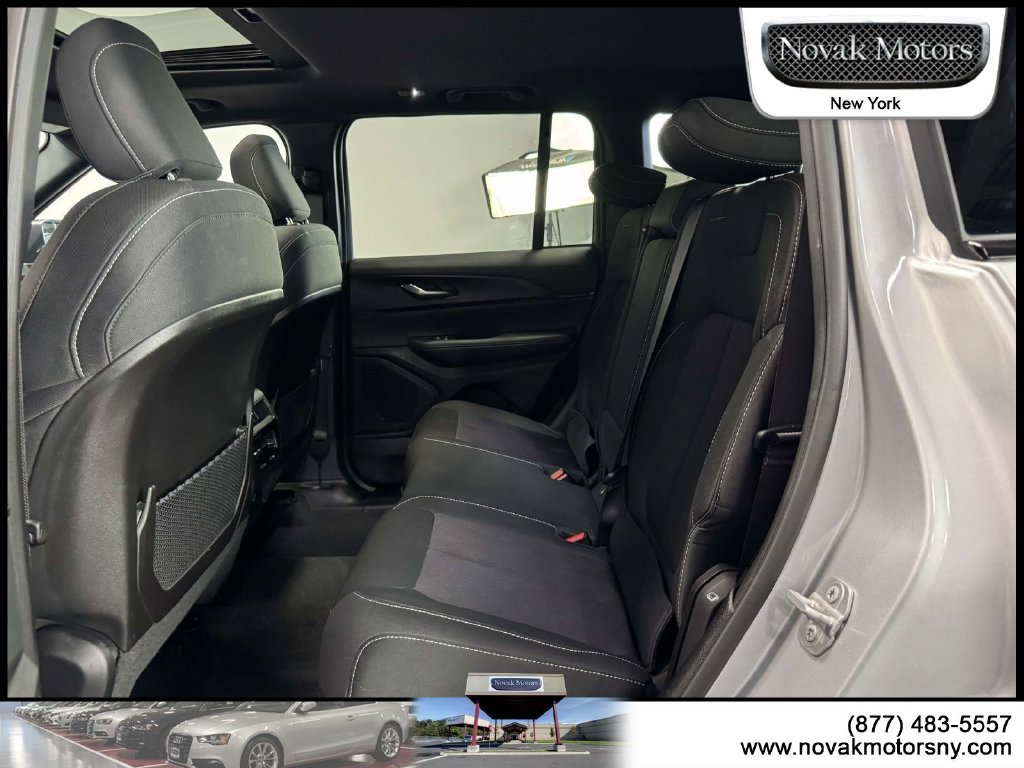 Used 2024 Jeep Grand Cherokee Laredo X AWD/4WD image 13