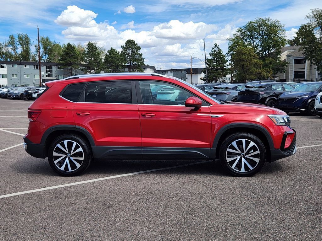 Certified 2023 Volkswagen Taos SE w/ Panoramic Sunroof Package AWD/4WD image 4