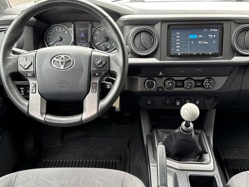Used 2019 Toyota Tacoma TRD Off-Road w/ Technology Package AWD/4WD image 14