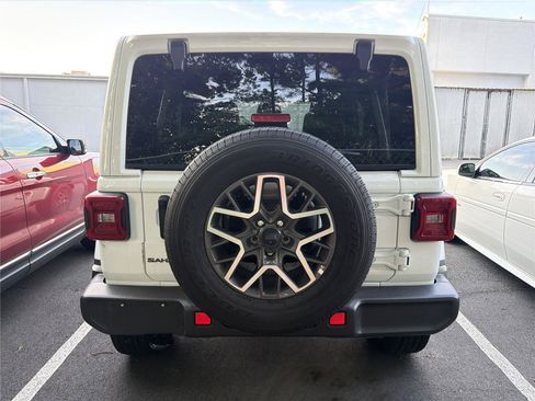 Used 2025 Jeep Wrangler Unlimited Sahara AWD/4WD image 5