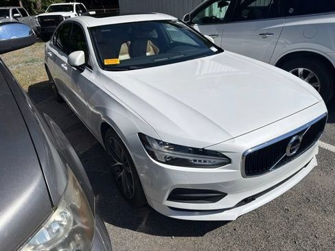 Used 2018 Volvo S90 T5 Momentum w/ Convenience Package FWD image 3