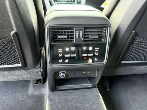 Used 2025 Porsche Cayenne Coupe AWD/4WD image 22