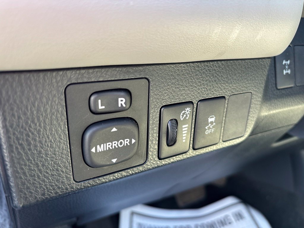 Used 2013 Toyota RAV4 XLE AWD/4WD image 22