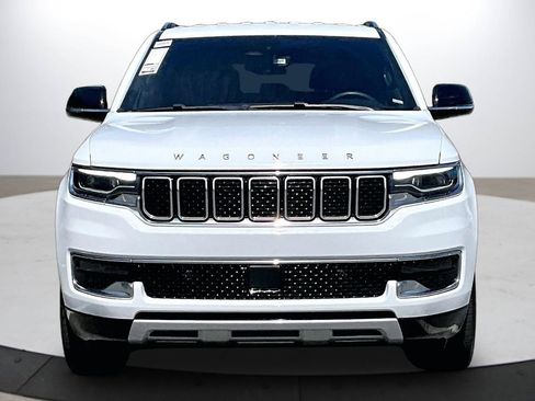 Used 2024 Jeep Wagoneer L Series II w/ Flexible Seating Group AWD/4WD image 3