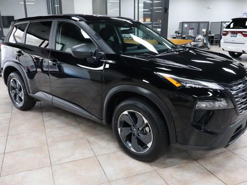 Used 2024 Nissan Rogue SV AWD/4WD image 7