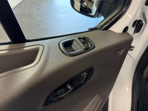 Used 2022 Ford Transit 350 DRW RWD image 10