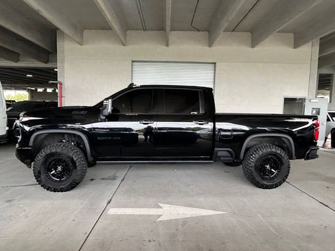 Used 2025 Chevrolet Silverado 2500 LTZ w/ Trail Boss Package AWD/4WD image 8