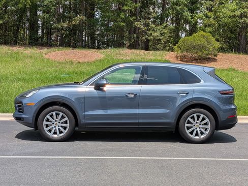 Certified 2020 Porsche Cayenne AWD/4WD image 2