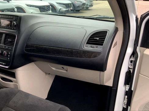 Used 2014 Dodge Grand Caravan American Value Package FWD image 19