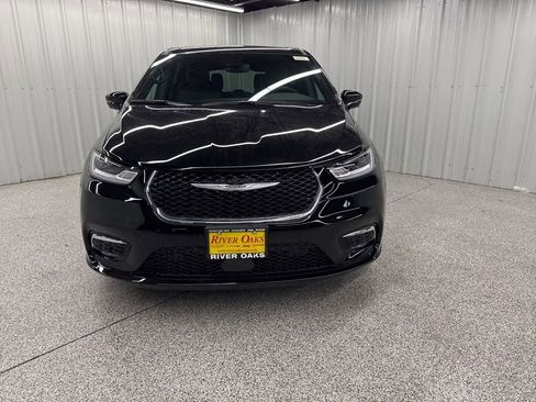 New 2026 Chrysler Pacifica Select image 2