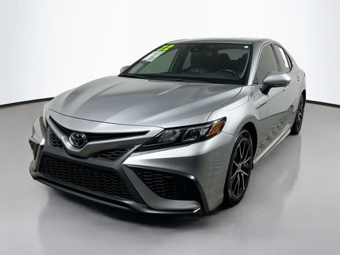 Used 2022 Toyota Camry SE FWD image 10
