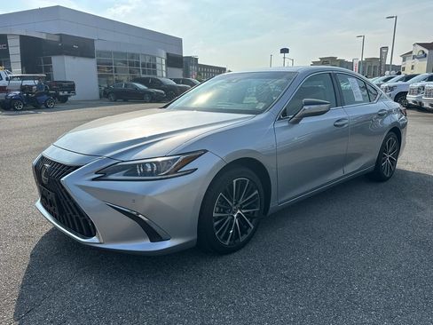 Used 2024 Lexus ES 350 w/ Premium Package FWD image 3