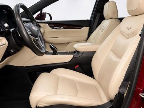 Used 2017 Cadillac XT5 Luxury w/ Driver Awareness Package AWD/4WD image 14