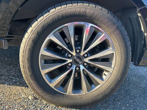 Used 2017 Lincoln Navigator L Select image 30