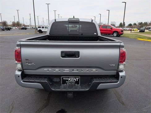 Used 2017 Toyota Tacoma Limited image 5