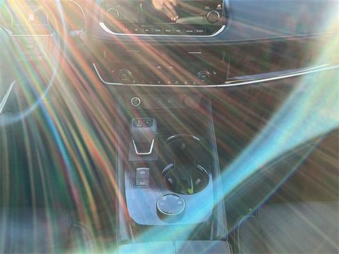 Used 2022 Nissan Rogue SL w/ SL Premium Package image 9