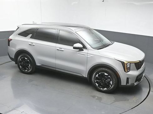 Used 2025 Kia Sorento S w/ Panoramic Sunroof Package FWD image 41