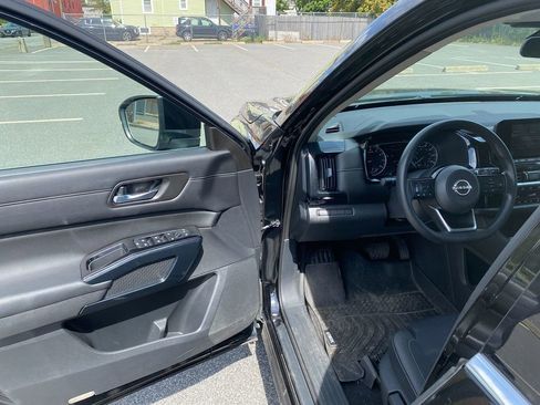 Used 2022 Nissan Pathfinder S image 10