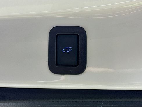 Used 2018 Toyota Highlander XLE FWD image 31