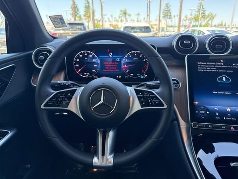 Used 2025 Mercedes-Benz GLC 300 image 15