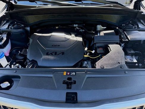 Used 2024 Kia Telluride EX w/ EX Captain's Chair Package FWD image 32
