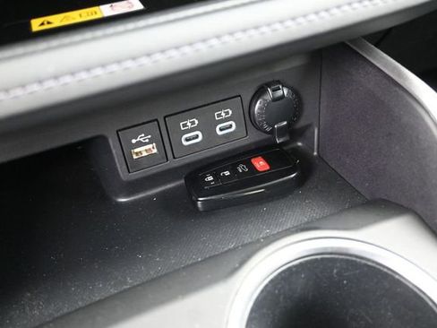 Used 2023 Toyota Highlander XLE image 13