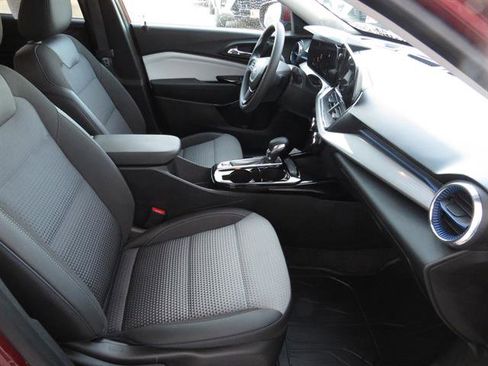 Used 2024 Chevrolet Trax LT image 18
