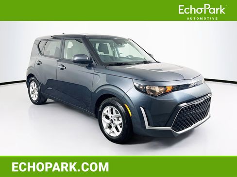 Used 2025 Kia Soul LX w/ LX Technology Package FWD image 1