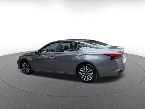 Used 2025 Nissan Altima 2.5 SV FWD image 10
