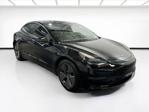 Used 2021 Tesla Model 3 Standard Range Plus image 3